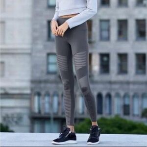 ALO Yoga Seamless Moto Gray High-Waist Leggings size S